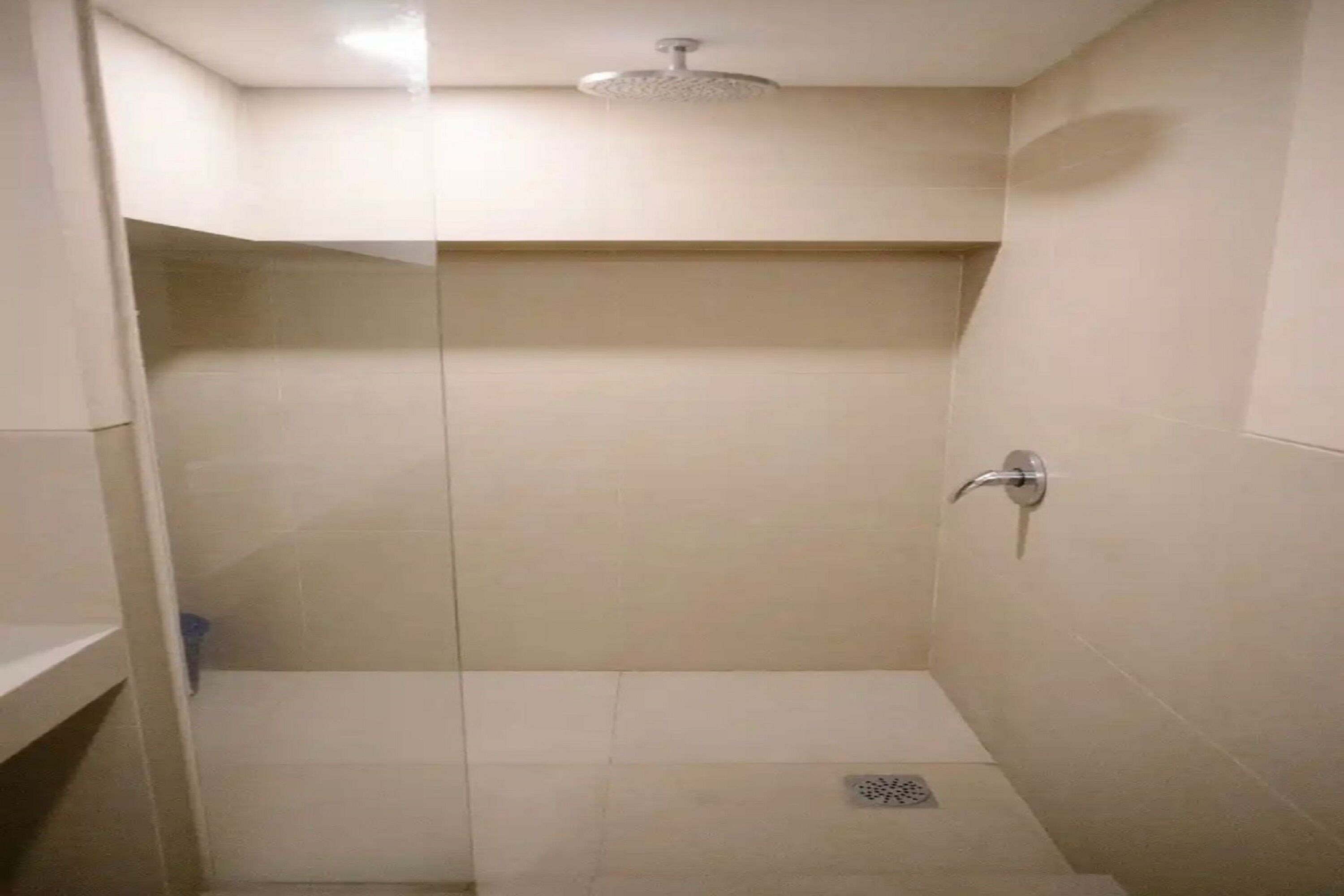 Deluxe Double Room | Bathroom | Shower, towels, soap