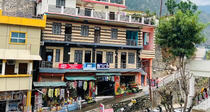 Goroomgo Girish Alay Homestay Uttarakhand