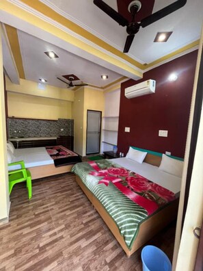 Tremannsrom – deluxe | Wi-fi (inkludert) og sengetøy