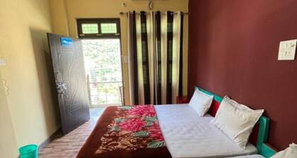 Goroomgo Girish Alay Homestay Uttarakhand