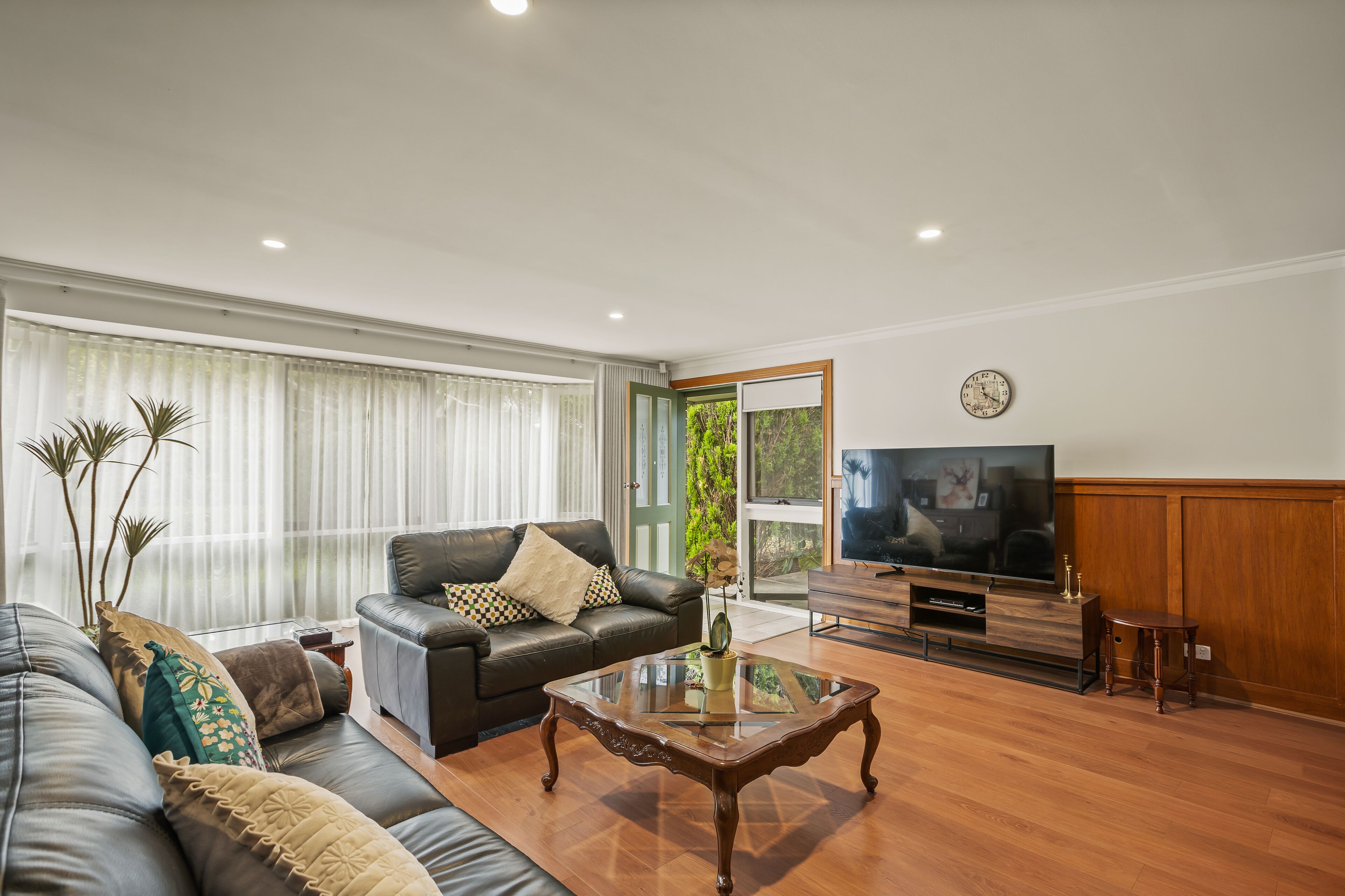 ดีลักซ์คอทเทจ | ห้องนั่งเล่น | ทีวีจอแอลอีดี 50 นิ้ว พร้อมช่องเคเบิล, เตาผิง, แท่นต่อ iPod