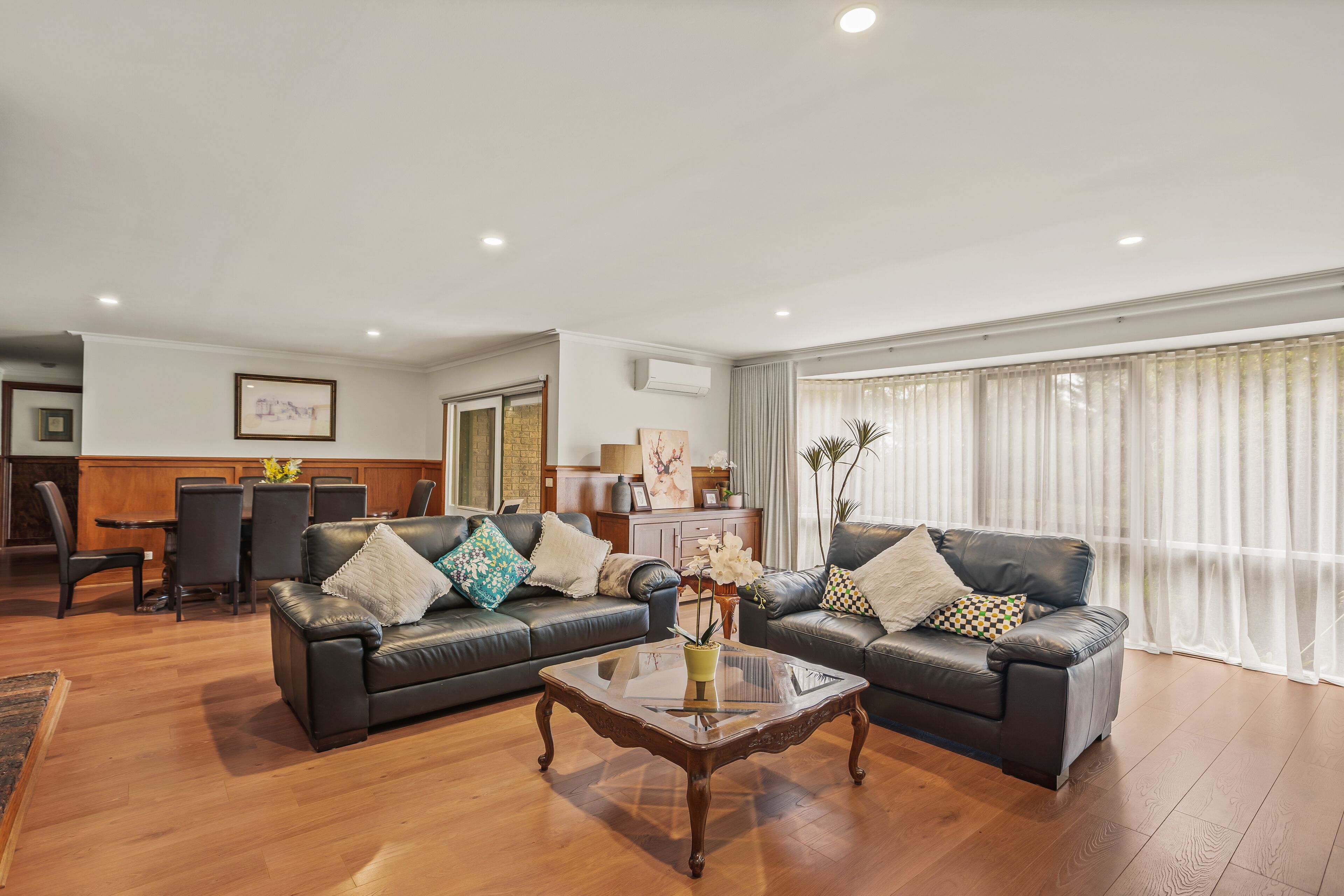 Deluxe Cottage | Living room | 50-inch LED TV with cable channels, fireplace, iPod dock