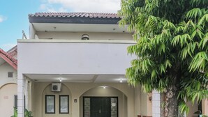 ด้านหน้าที่พัก