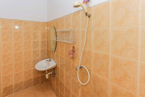 Habitación Deluxe doble | Baño | Ducha, toallas y jabón