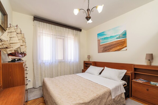 3 bedrooms, iron/ironing board, free WiFi, bed sheets - Seafront Haven Darka (Bijela)