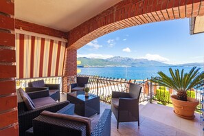 Terrace/patio - Seafront Haven Darka (Bijela)