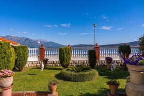 Family House, Multiple Bedrooms, Sea Facing (Seafront Haven Darka) | Property grounds - Seafront Haven Darka (Bijela)