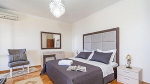 Familiehus, 3 soverom, balkong, sjøvendt (Seafront Haven Darka Beach & Garden) | 3 soverom