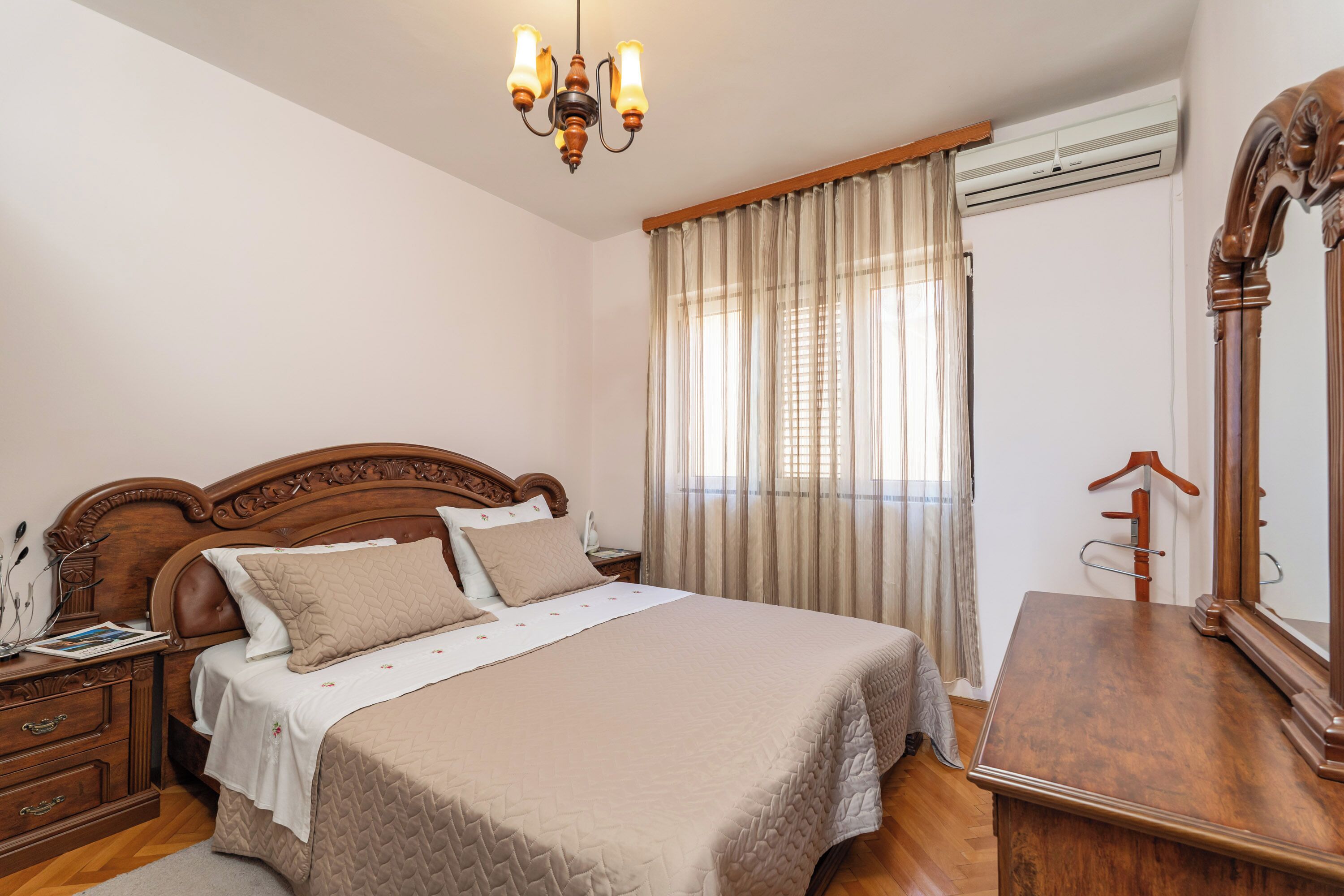 3 bedrooms, iron/ironing board, free WiFi, bed sheets