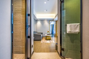 Firemannsrom – familie | Allergitestet sengetøy, dundyner, minibar (inkludert) og skrivebord