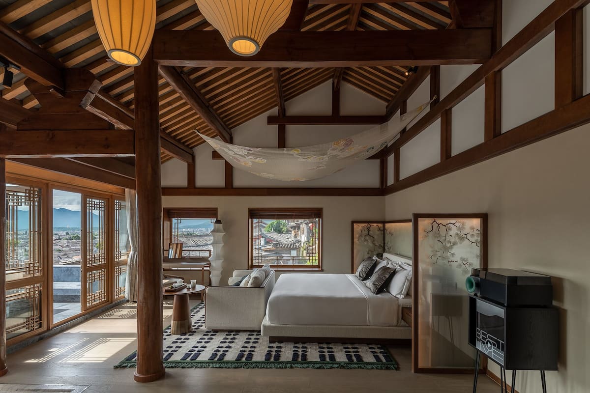 Premium Suite | 1 bedroom, premium bedding, free minibar, in-room safe
