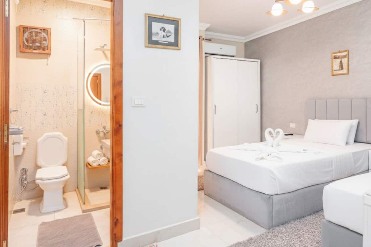 Deluxe Twin Room | Egyptian cotton sheets, premium bedding, down comforters