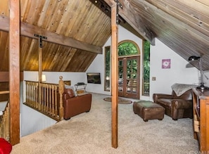 Living area - Lake cabin w/ big pines close to lake and village (Lake Arrowhead)