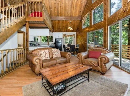 Living area. Lake cabin w/ big pines close to lake and village
