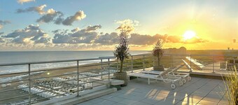 Magnifique Penthouse front de mer vue mer  except   90 M2 de terrasse 2 garages.