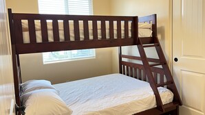 3 habitaciones, tabla de planchar con plancha, wifi y ropa de cama 