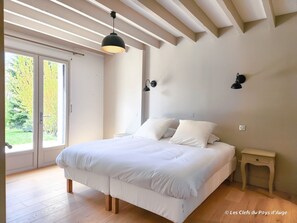 6 bedrooms, iron/ironing board, free WiFi, bed sheets - Superbe Maison Proche Deauville, 13 à 15 Personnes, Grand Terrain, Wifi (Canapville)