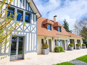 Exterior - Superbe Maison Proche Deauville, 13 à 15 Personnes, Grand Terrain, Wifi (Canapville)
