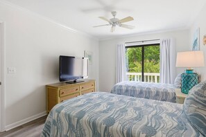 3 bedrooms, iron/ironing board, WiFi - Golf View Townhome w/ Pool, Pickleball, Balcony & Beach Pass in Shipyard Resort – Guest Favorite (Hilton Head Island)