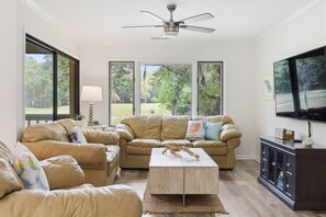 TV - Golf View Townhome w/ Pool, Pickleball, Balcony & Beach Pass in Shipyard Resort – Guest Favorite (Hilton Head Island)