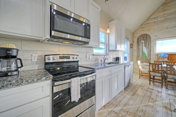 KĂŒhlschrank, Mikrowelle, Ofen, Herdplatte