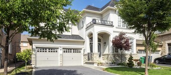 Elegant Haven Near Pearson Airport