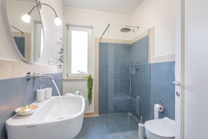 Shower, bidet, towels - Bilocale Raffaella - Salento Reservation (Torre Suda)