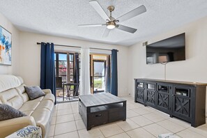 Smart TV, books, offices - Chic Coastal Condo at Coronado Cove / Pool / Walk to the Beach (New Smyrna Beach)