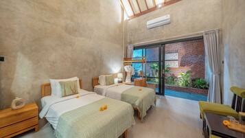 4 quartos, berços (sobretaxa), camas extras/dobráveis (sobretaxa)