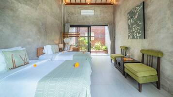 Berços (sobretaxa), camas extras/dobráveis (sobretaxa), roupa de cama