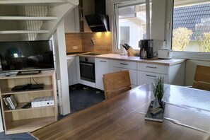 Réfrigérateur, micro-ondes, plaque de cuisson, lave-vaisselle