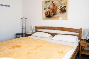 2 bedrooms, desk, iron/ironing board, travel cot