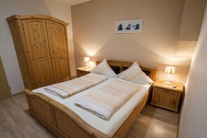 1 bedroom, iron/ironing board, free WiFi