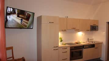 Mikrobølgeovn og spisebord