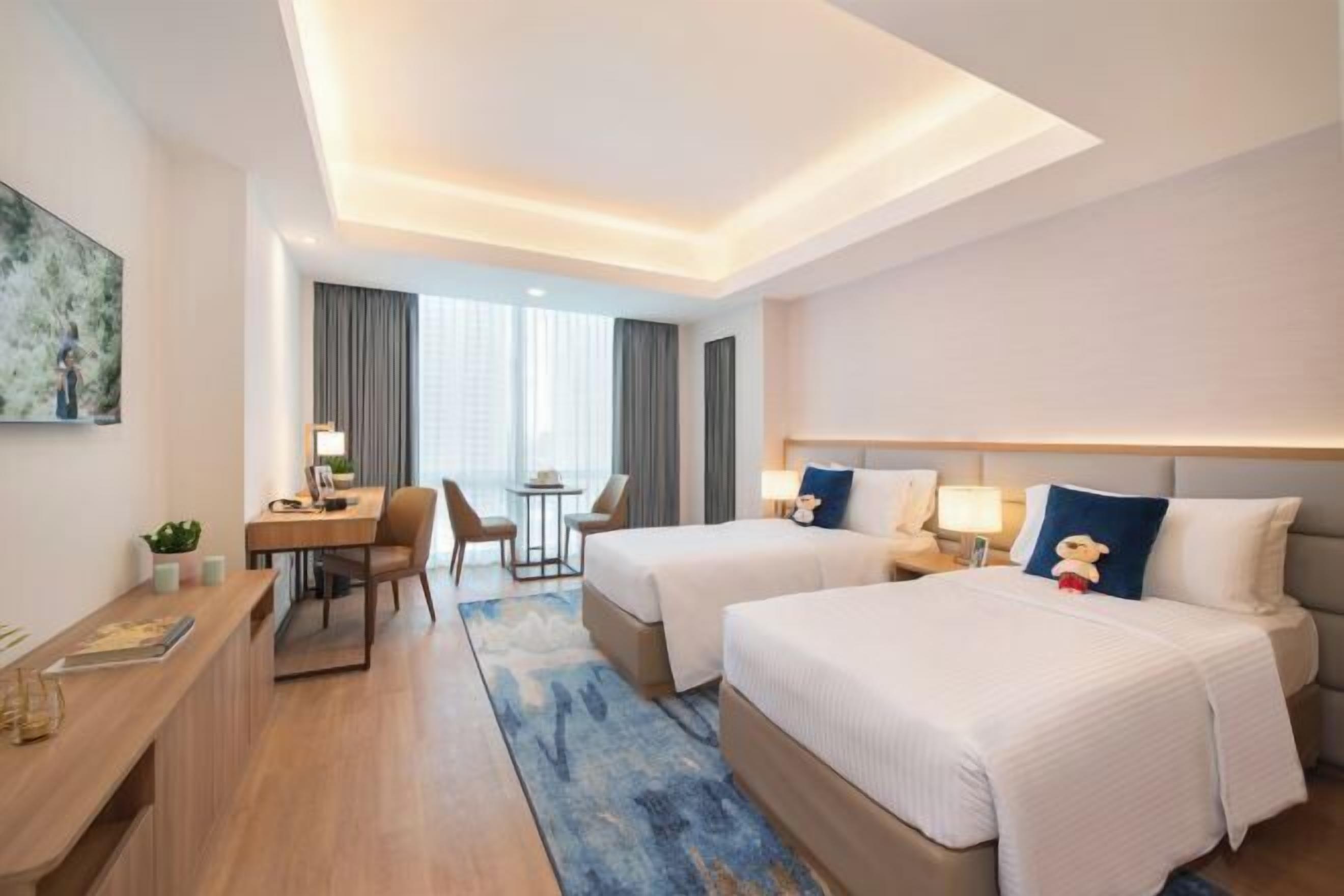 Een kluis op de kamer, een bureau, een laptopwerkplek