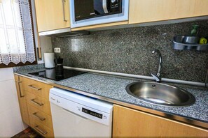 Fridge, microwave, oven, dishwasher - Anubis (Miami Playa)