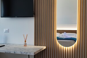 华丽客房, 阳台, 花园景观 | 埃及棉床单、高档床上用品、羽绒被、记忆海绵床垫