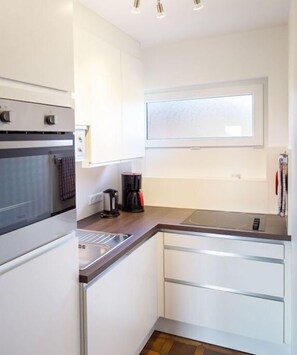 Refrigerador, microondas, horno, placa de cocina