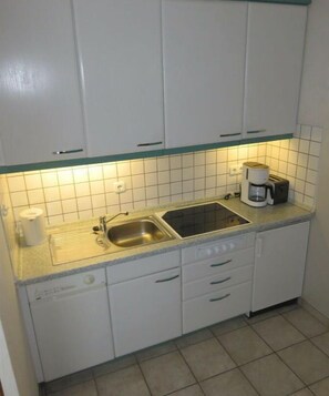 Fridge, stovetop, dishwasher, coffee/tea maker