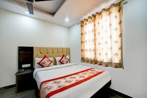Deluxe Double Room | Soundproofing, free WiFi - Hotel Dhwani Palace (New Delhi)