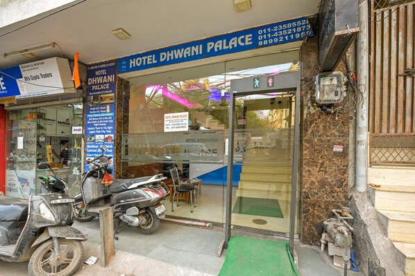 Front of property - Hotel Dhwani Palace (New Delhi)