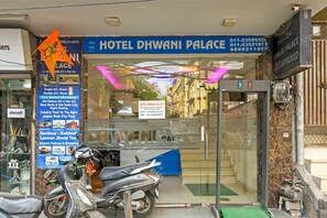Front of property - Hotel Dhwani Palace (New Delhi)