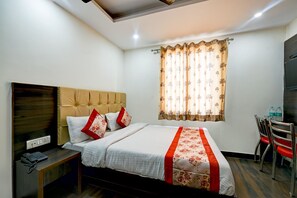 Deluxe Double Room | Soundproofing, free WiFi - Hotel Dhwani Palace (New Delhi)