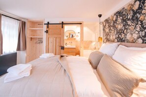 4 slaapkamers, een strijkplank/strijkijzer, gratis wifi, beddengoed