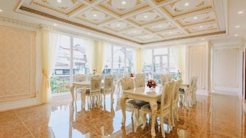 Área de estar no saguão