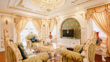 Quarto executivo | Frigobar, espaço de trabalho para notebook, quartos à prova de som