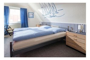 9 slaapkamers, een strijkplank/strijkijzer, reisbedje, gratis wifi