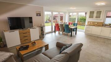 Smart TV, books, stereo