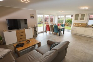 Smart-TV, Bücher, Stereoanlage