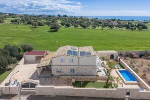 Exterior - Suite        (Gatto Corvino)